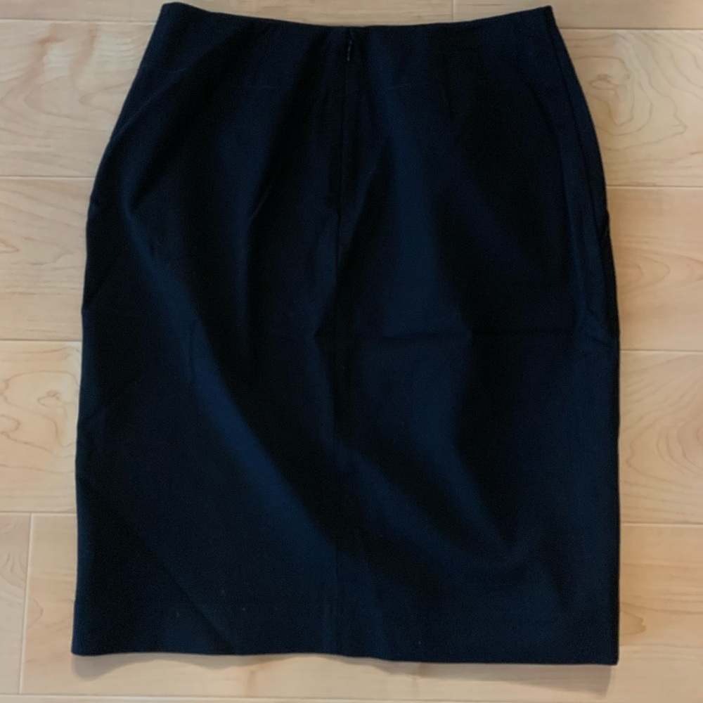 ✨HP✨ 🦋 3/$9 Banana Republic solid black pencil skirt with sailor buttons size 6 - Picture 3 of 10